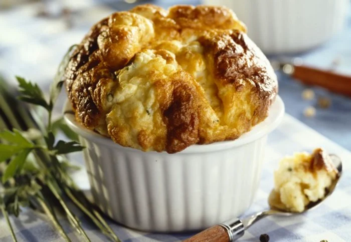 Sufleul de cartofi este o reteta usor pretentioasa, dra cu un gust deosebitclickpoftabuna.ro