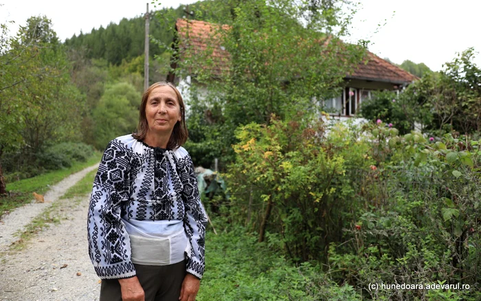 Ileana, localnică din Bulzeștii de Sus. Foto: Daniel Guță. ADEVĂRUL