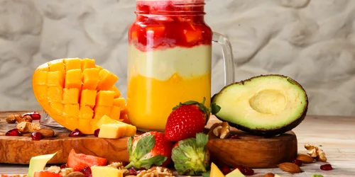 Fructe - mango - capsuni - avocado FOTO Shutterstock 