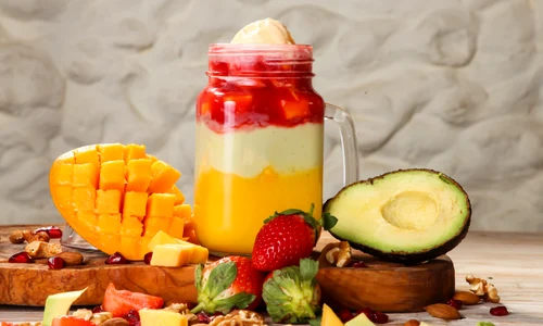 Fructe - mango - capsuni - avocado FOTO Shutterstock 