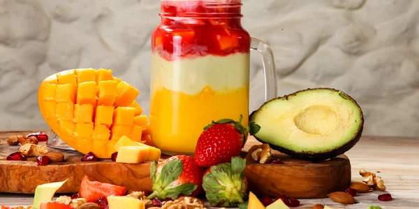 Fructe - mango - capsuni - avocado FOTO Shutterstock 