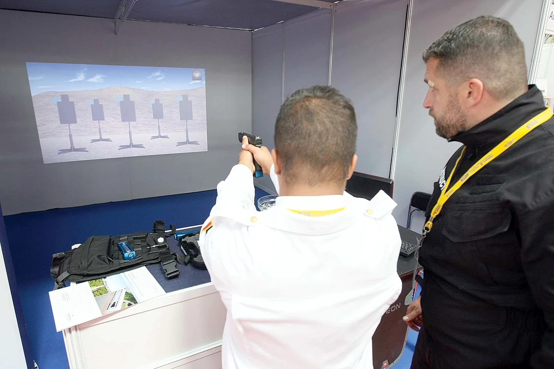 
    Vino la expoziţia de tehnică militară deschisă la Romaero Bucureşti şi nu rata standul acestei instituţii!Foto: Dorin Costanda  