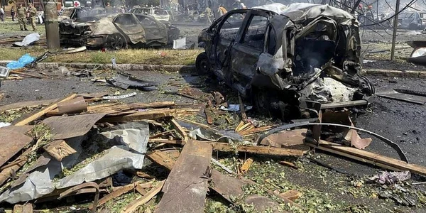 Atac rachete Vinita Ucraina 14 iulie 2022 razboi distrugeri incendiu pompieri FOTO EPA-EFE