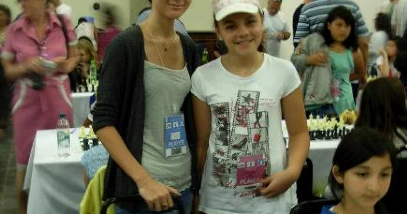Diana Baciu (dreapta) împreuna cu Diana Mirza, o altă participantă la Mondiale