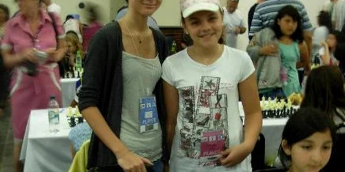 Diana Baciu (dreapta) împreuna cu Diana Mirza, o altă participantă la Mondiale