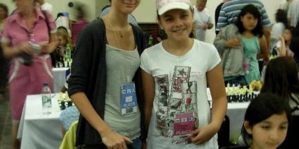 Diana Baciu (dreapta) împreuna cu Diana Mirza, o altă participantă la Mondiale