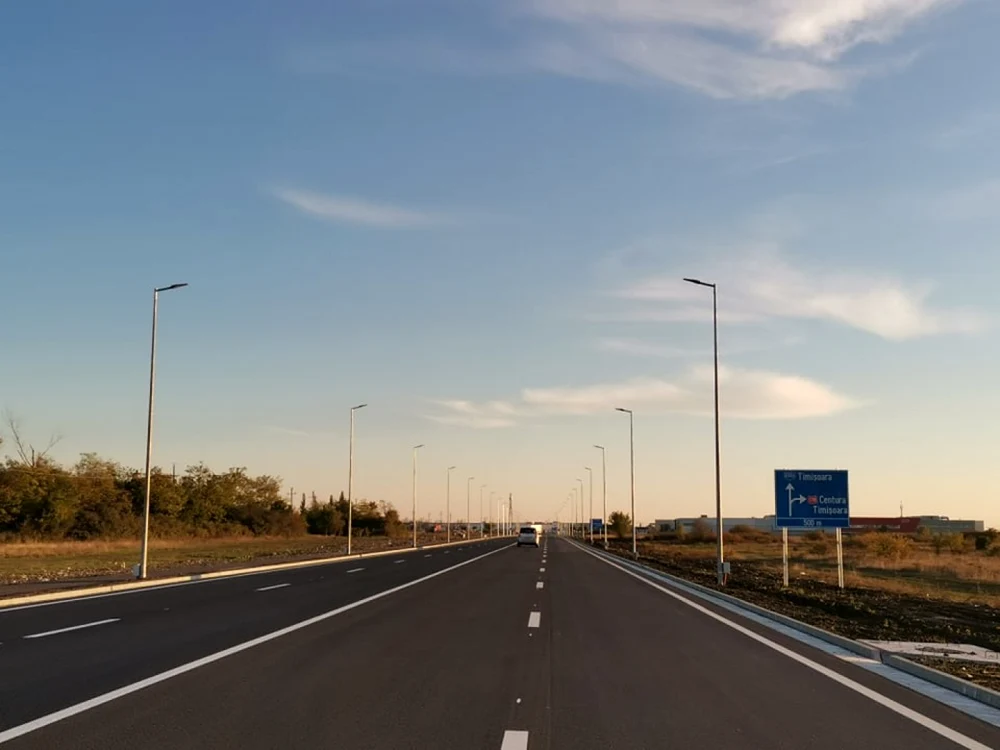 Noua şosea care asigură legătura dintre centura ocolitoare a Timişoarei şi Aeroportul Internaţional “Traian Vuia” FOTO Ş.Both