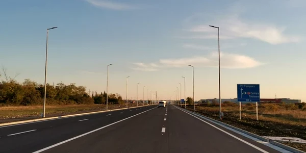 Noua şosea care asigură legătura dintre centura ocolitoare a Timişoarei şi Aeroportul Internaţional “Traian Vuia”