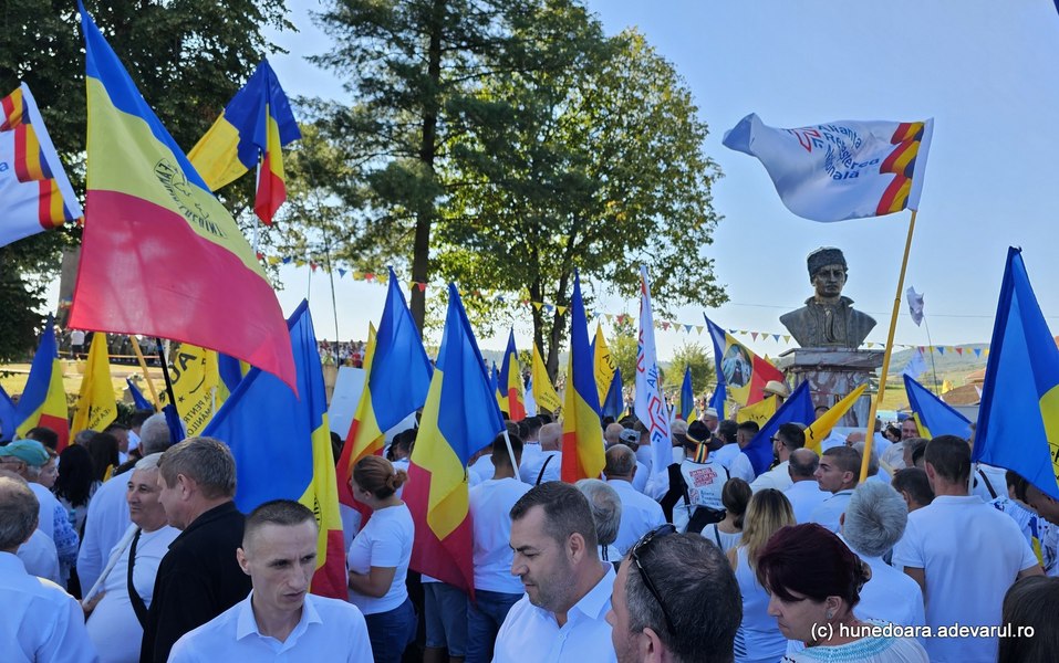 Serbările de la Țebea, în memoria lui Avram Iancu. Locul pe care politicienii îl caută o dată pe an, uitat în restul timpului  