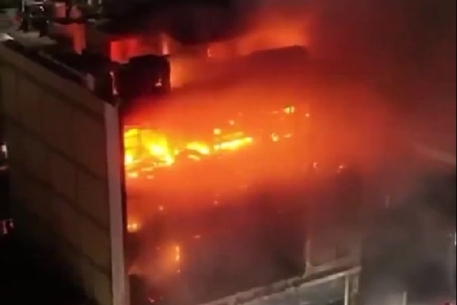 Tragedie într-un mall din Irak: peste 60 de morți și răniți în urma unui incendiu devastator