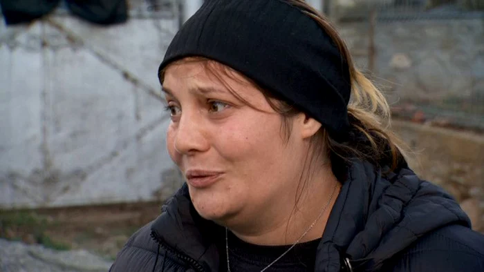 Bianca, sora care l-a crescut de mic pe Andrei, în lacrimi la spital. FOTO: Digi24