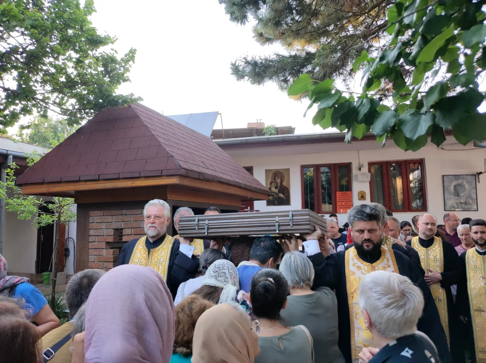 Icoana făcătoare de minuni de la Mănăstirea Adam, în pelerinaj FOTO: C. Mazilu
