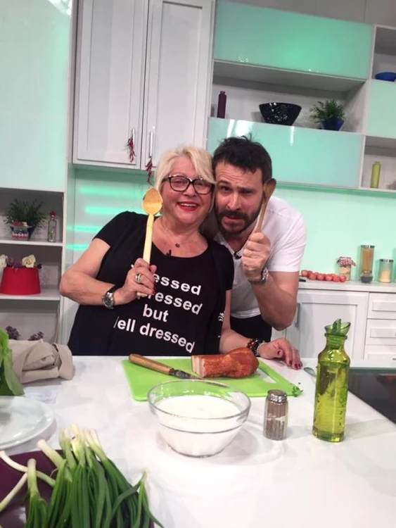 Mirabela Dauer gătește la invitația lui Nicolai Tand și a Mariei Simion