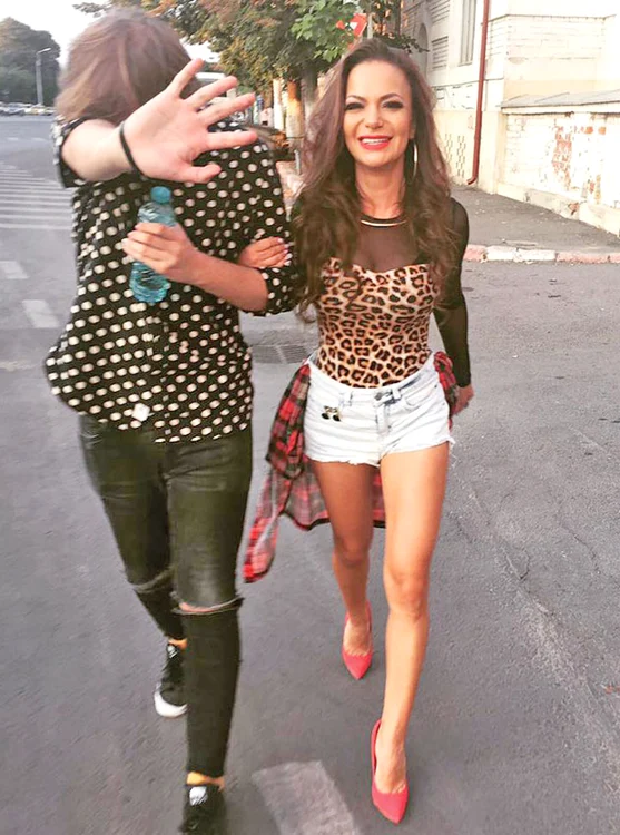 Andreea Antonescu are cele mai subțiri picioare din showbiz