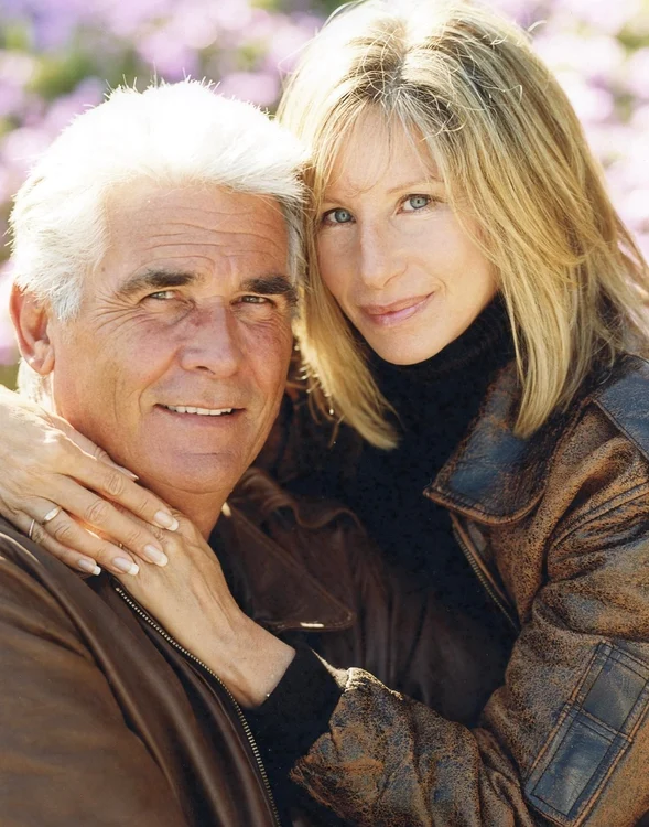 Barbra Streisand și soțul ei de 80 de ani, James Brolin, au făcut și cea de a doua doză de vaccin anti-COVID-19foto: Instagram