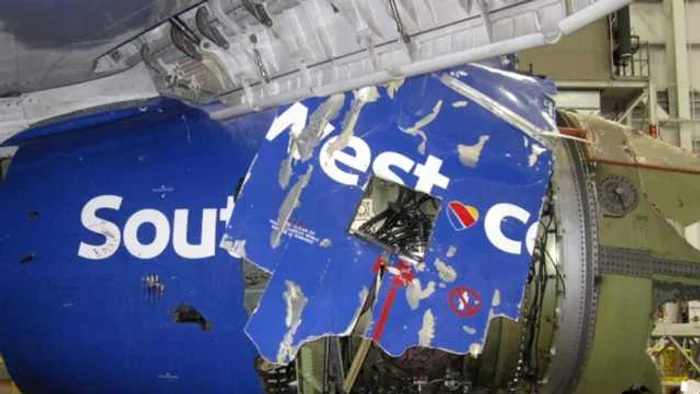 Motorul avionului Boeing 737 NG al Southwest Airlines, afectat de ruperea unei palete a turbinei în timpul zborului, în aprilie 2018. FOTO: NTSB