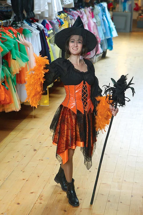 Pasul 3. Completează câmpurile goale cu datele care îţi sunt solicitate, iar apoi, la sfârşit, dă click pe butonul „Afişare”.