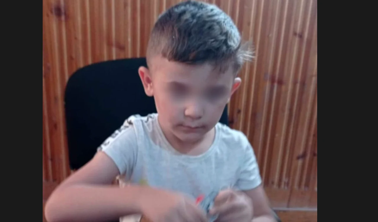 Băiețelul a fost găsit rătăcind pe stradă FOTO Facebook