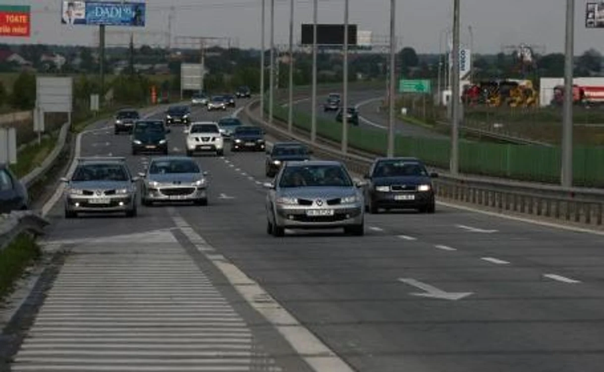 
    Şoferii care aleg Autostrada Soarelui trebuie să se înarmeze cu răbdare  