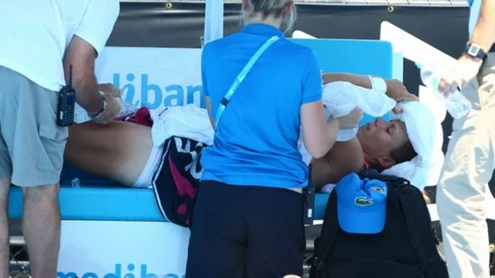 Lepcenko a solicitat un time-out medical în timpul partidei cu Simona Halep. FOTO: BBC