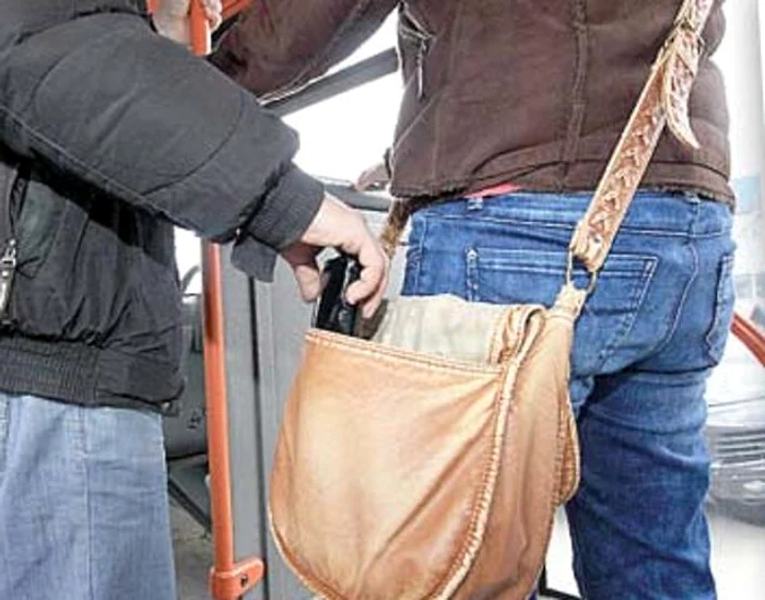 
    Hoții din mijloacele de transport sunt greu de dovedit în absența martorilorfoto: arhiva Click!  