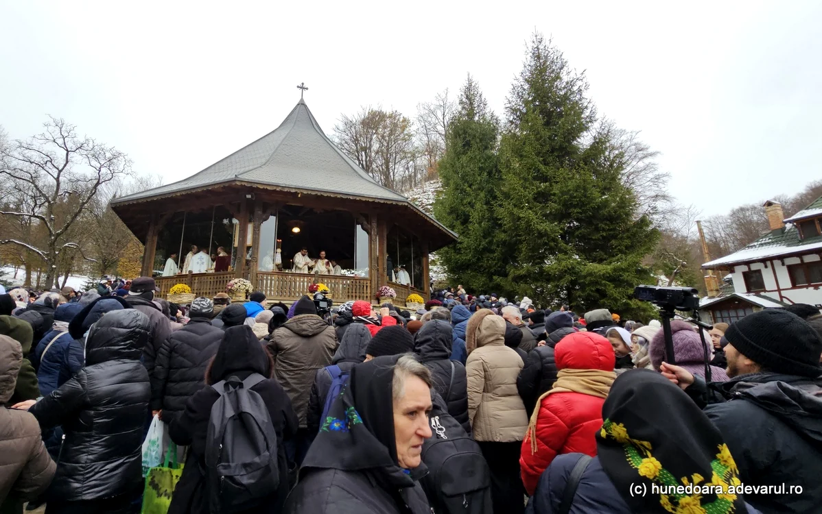 Pelerinaj la Mănăstirea Prislop. Foto: Daniel Guță. ADEVĂRUL