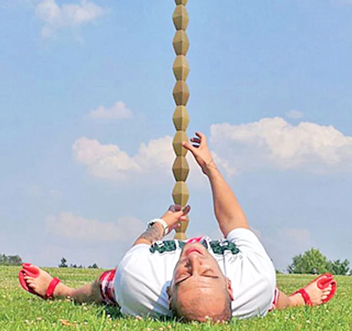 …iar CRBL  s-a pozat  indecent cu  ”Coloana  Infinitului”