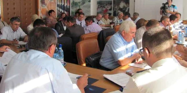 Consilierii judeţeni şi-au desemnat ieri reprezentanţii în ATOP