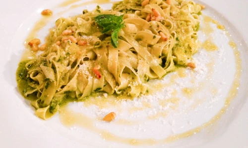 tagliatelle cu pesto si muguri de pin jpeg