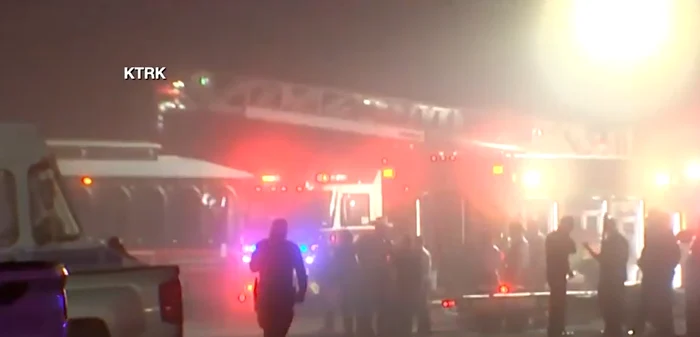 VIDEO Un avion militar care transporta pacienți cu arsuri s-a prăbușit în Texas. Cel puțin cinci oameni au murit