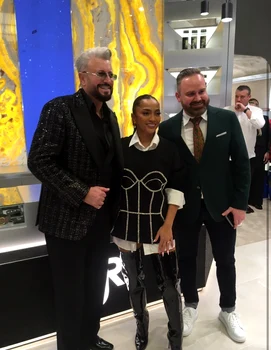 Bella Santiago și soțul, Nicu, alături de Cătălin Botezatu, la deschiderea magazinului Gente Ricca foto: Alina Erimia