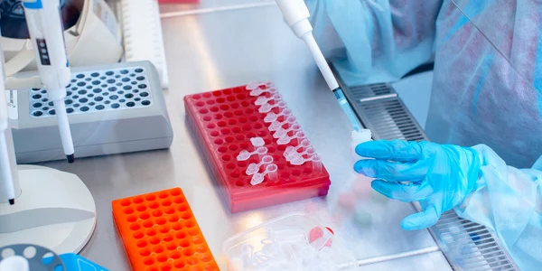 Echipa de cercetători a muncit patru ani la realizarea unui vaccin adaptabil la mai multe virusuri jpeg