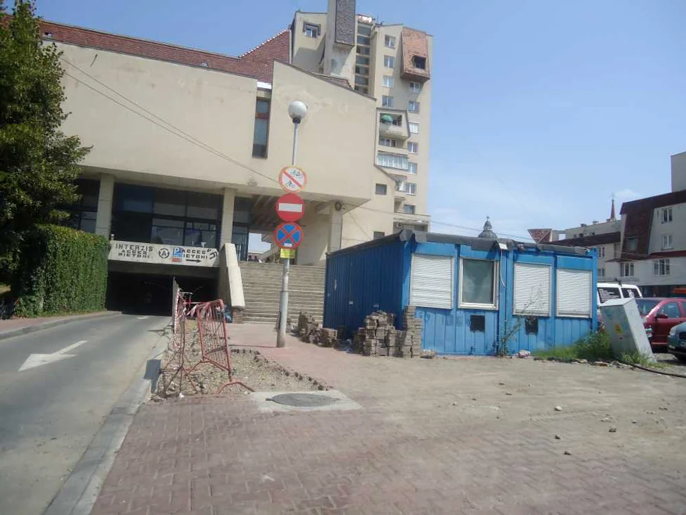 Se lucrează încă la reabilitarea Pieței Teatrului