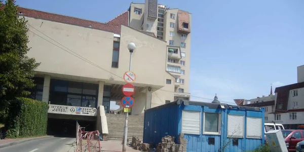 Se lucrează încă la reabilitarea Pieței Teatrului
