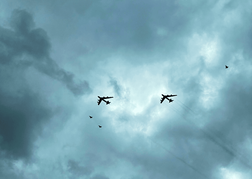 Imagini spectaculoase Două bombardiere B-52 au survolat Stockholm la altitudine joasă VIDEO