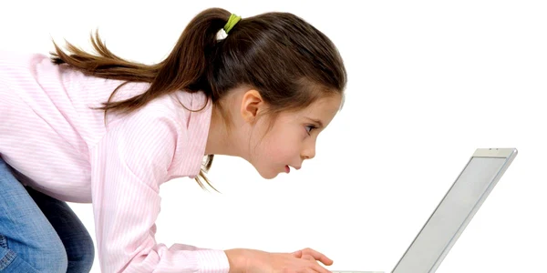 Din ce în ce mai mulţi copii au computerul lor personal