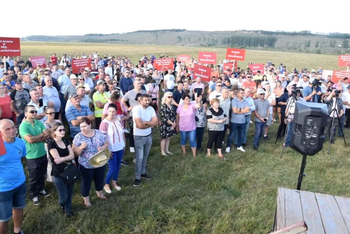 Prăbuşirea podului în Siret a complicat viaţa localnicilor FOTO Monitorulneamt.ro
