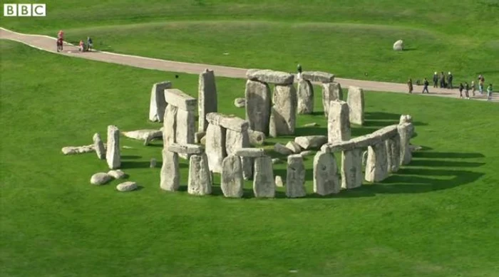 
    Stonehenge este unul dintre cele mai cunoscute ansambluri megalitice din lumeCaptură BBC.com  