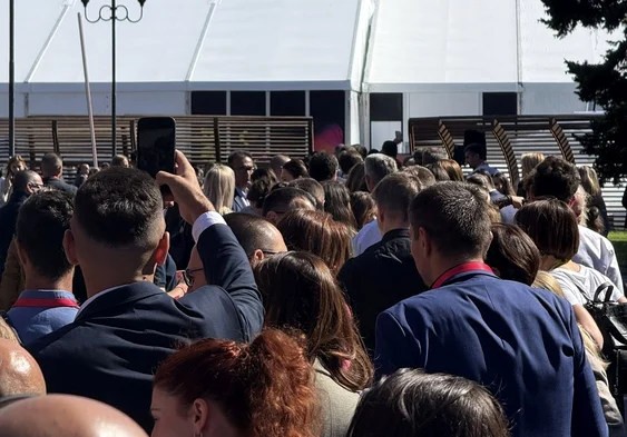 Interesul pentru discursul fostei primne doamene a SUA este mare FOTO: Facebook/Lucian Mândruță