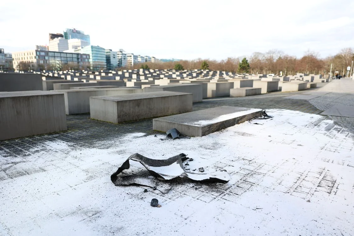 Blocul de beton avariat FOTO Berliner Zeitung