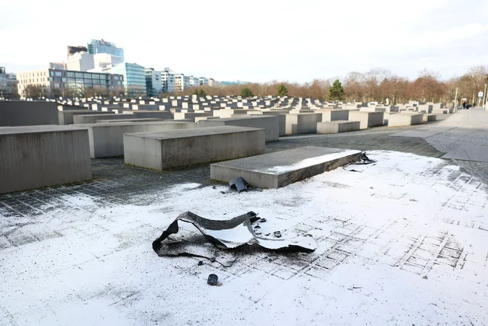 Blocul de beton avariat FOTO Berliner Zeitung