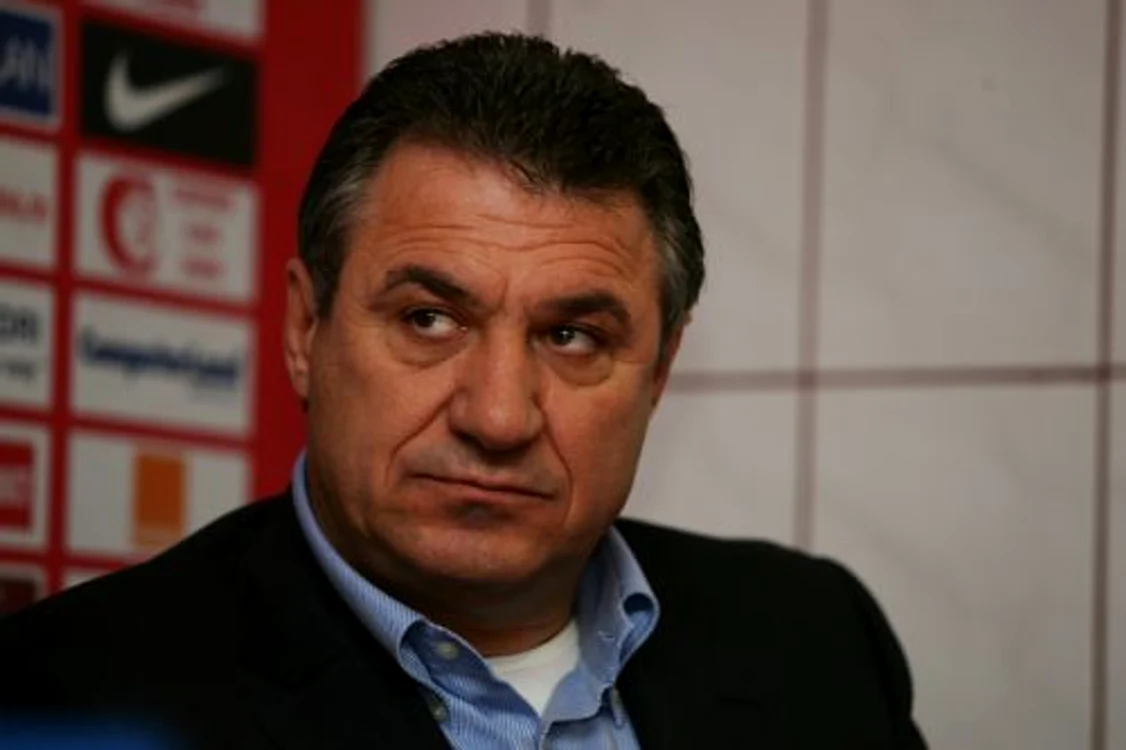 
    victor becali  