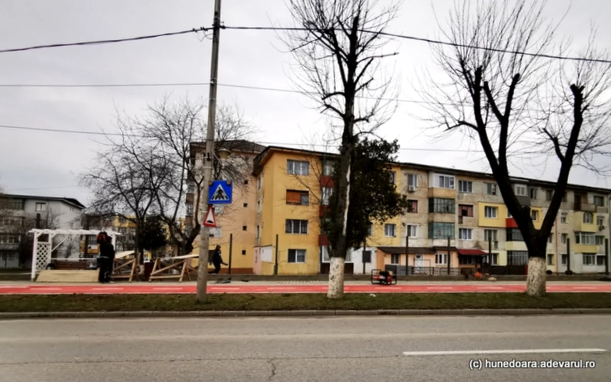 Zona de pe marginea bulevardului Traian unde va fi amenajată expoziţia. ADEVĂRUL