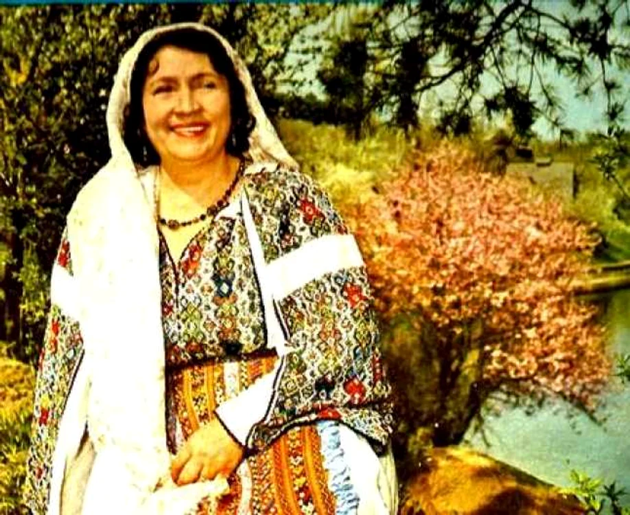 Maria Lătăreţu este cea care a interpretat cea mai cunoscută melodie în limba română a cântecului Sanie cu zurgălăi