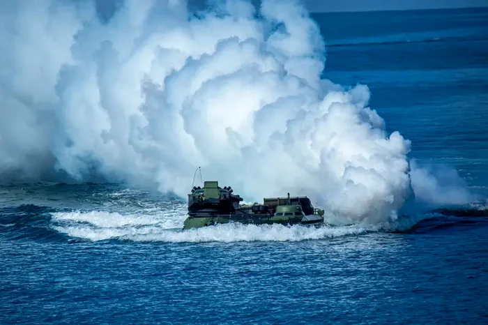 Vehiculul de asalt amfibiu AAV7 din Taiwan. FOTO Annabelle Chih/Getty Images