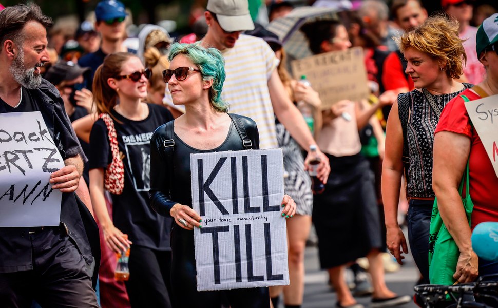 Concertul Rammstein din Viena a generat proteste. Acuzațiile care i se aduc solistului