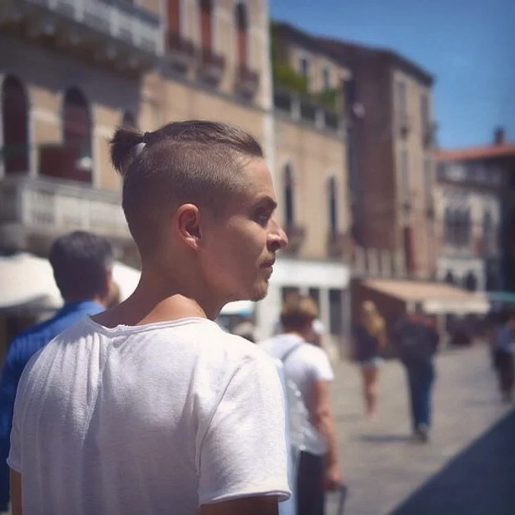 
    Noua maşină a lui Andrei Leonte  