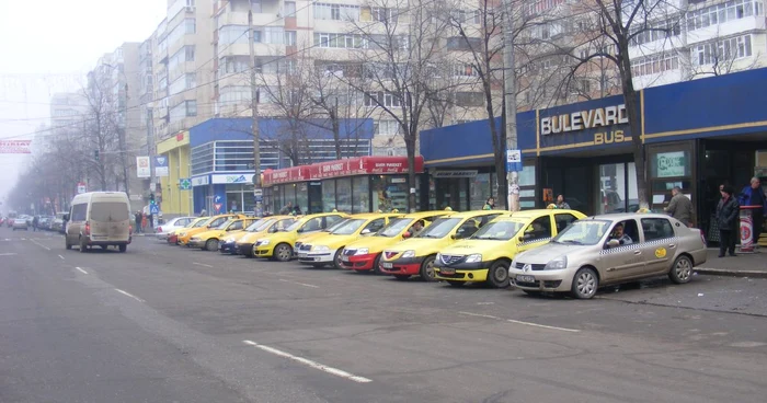 Taximetriştii nu sunt prea preocupaţi de respectarea legii