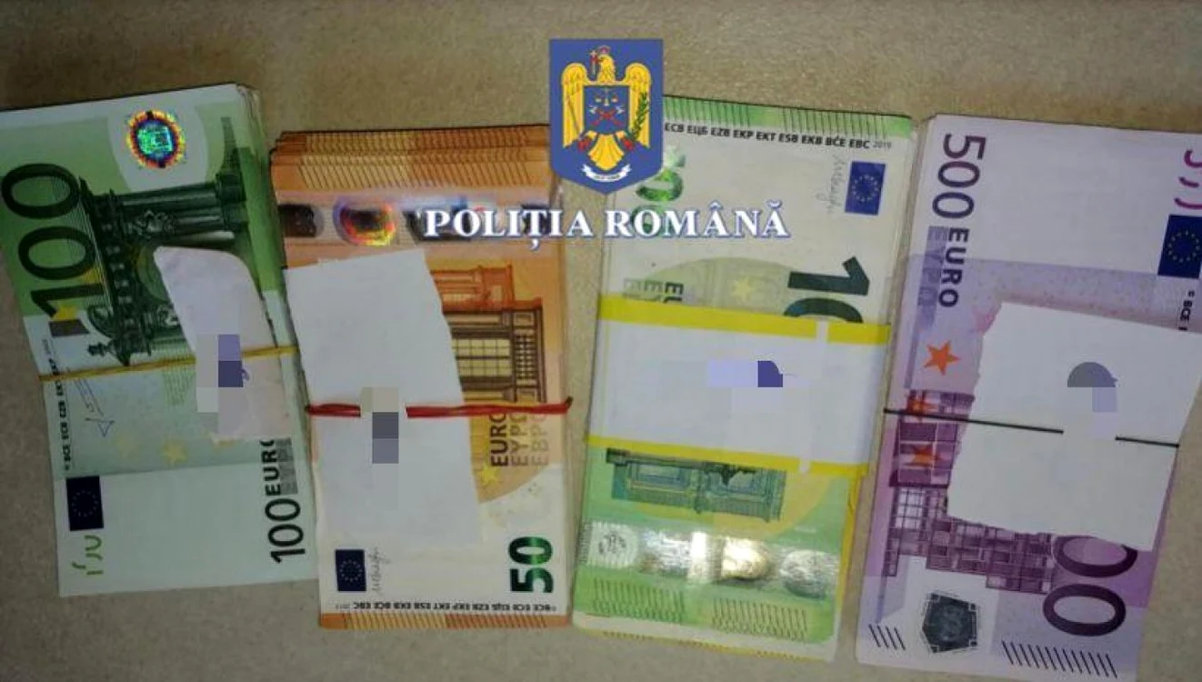 Mii de euro primite de un poliţist din Vâlcea drept mită pentru a divulga date din dosar unui inculpat Foto Poliţia Română