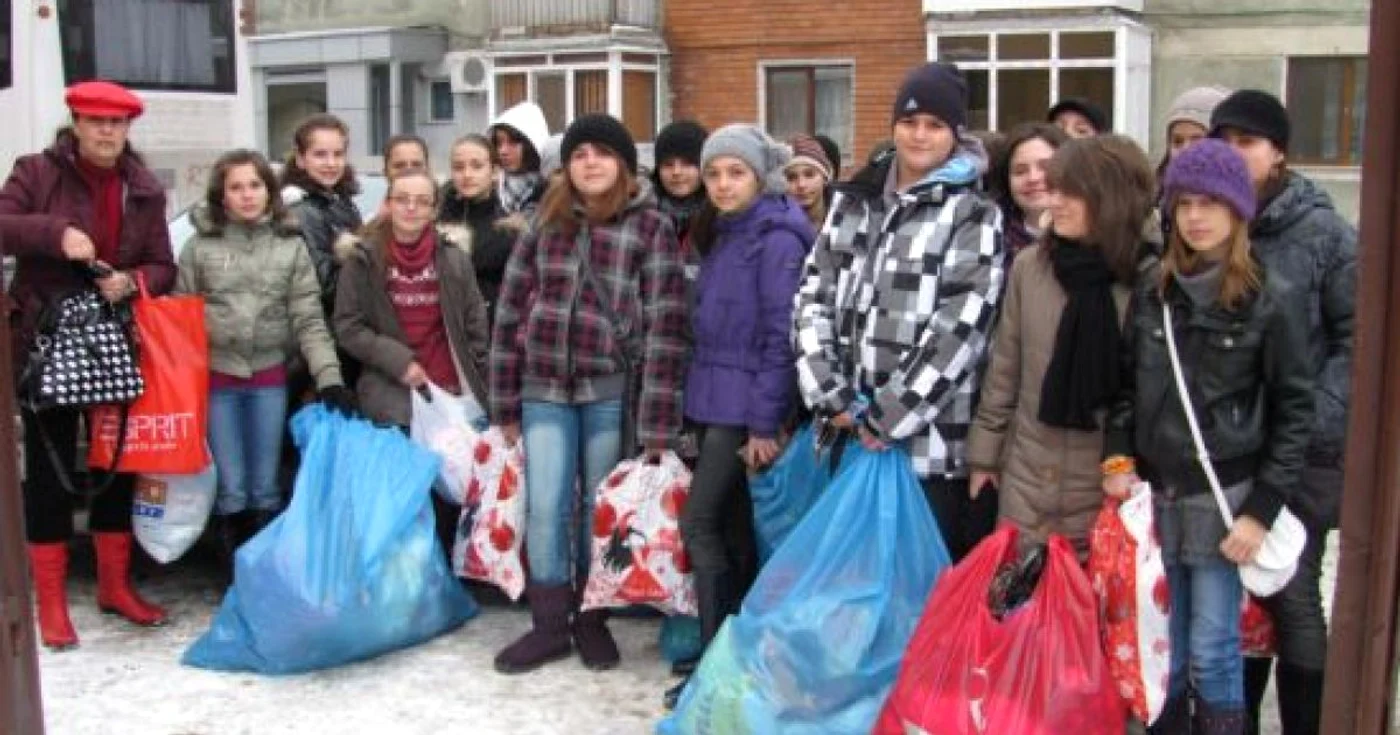 Copiii au plecat la Schitu încărcaţi cu daruri